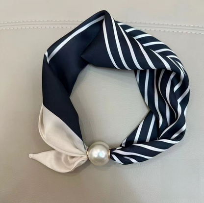 ✨ Effortless Glamour: Pop-On Pearl Necklace Scarf 🧣