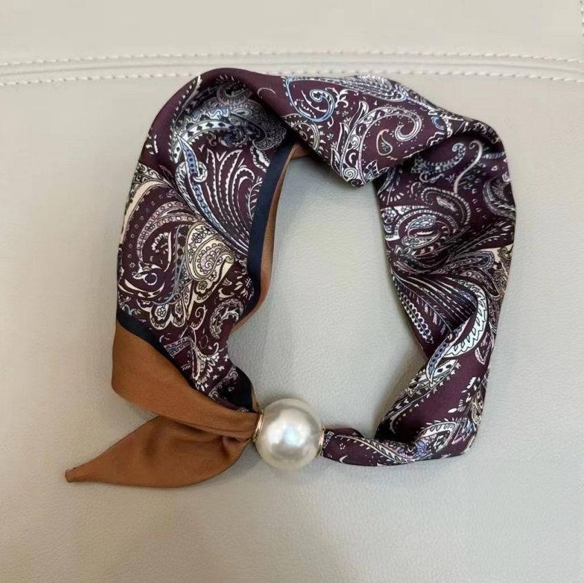 ✨ Effortless Glamour: Pop-On Pearl Necklace Scarf 🧣