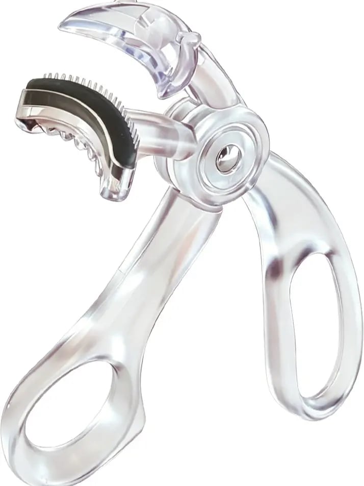 Wide-angle eyelash curler with comb - perfectly curls every lash without pinching your fingers!