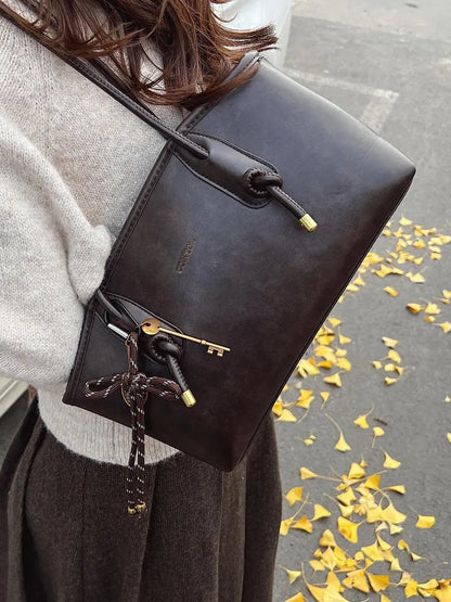2026 Women's Elegant Solid Color Shoulder Bag