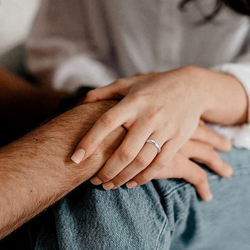 🎁Sparkling Spinning Ring, Relieves Anxiety, Symbolizes Vows & Luck, Waterproof & Fade-Resistant