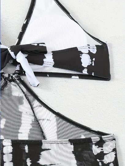 ✨ Striped Two-Piece Swimsuit – Bow Neck, Ring Detail, High Stretch 🌊
