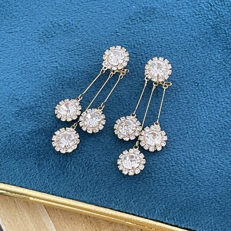 Zircon round petal earrings